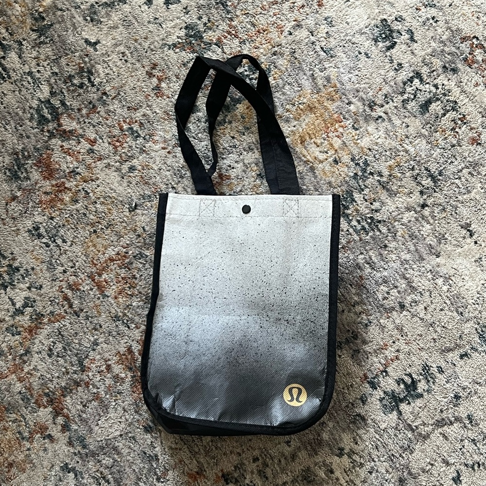 Lululemon reusable bag